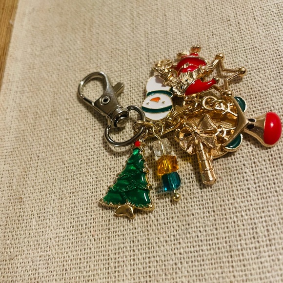 Metallic Christmas Cartoon Cute Keychain - Picture 3 of 4